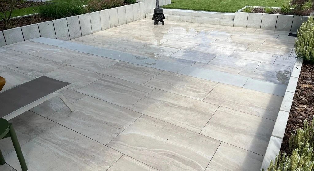 taras z trawertynu.webp